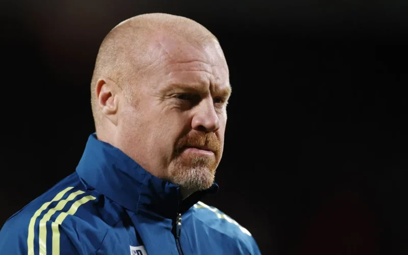 توتنهام يدرس التعاقد مع شون دايتش بديلاً حال رفض دي زيربي تدريب الفريق